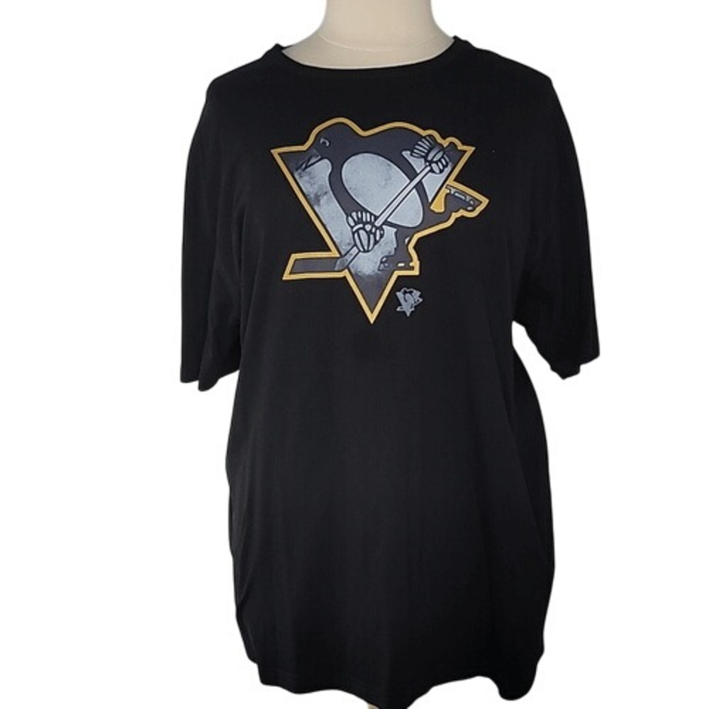 Fanatics Black Pittsburgh Penguins Tshirt.